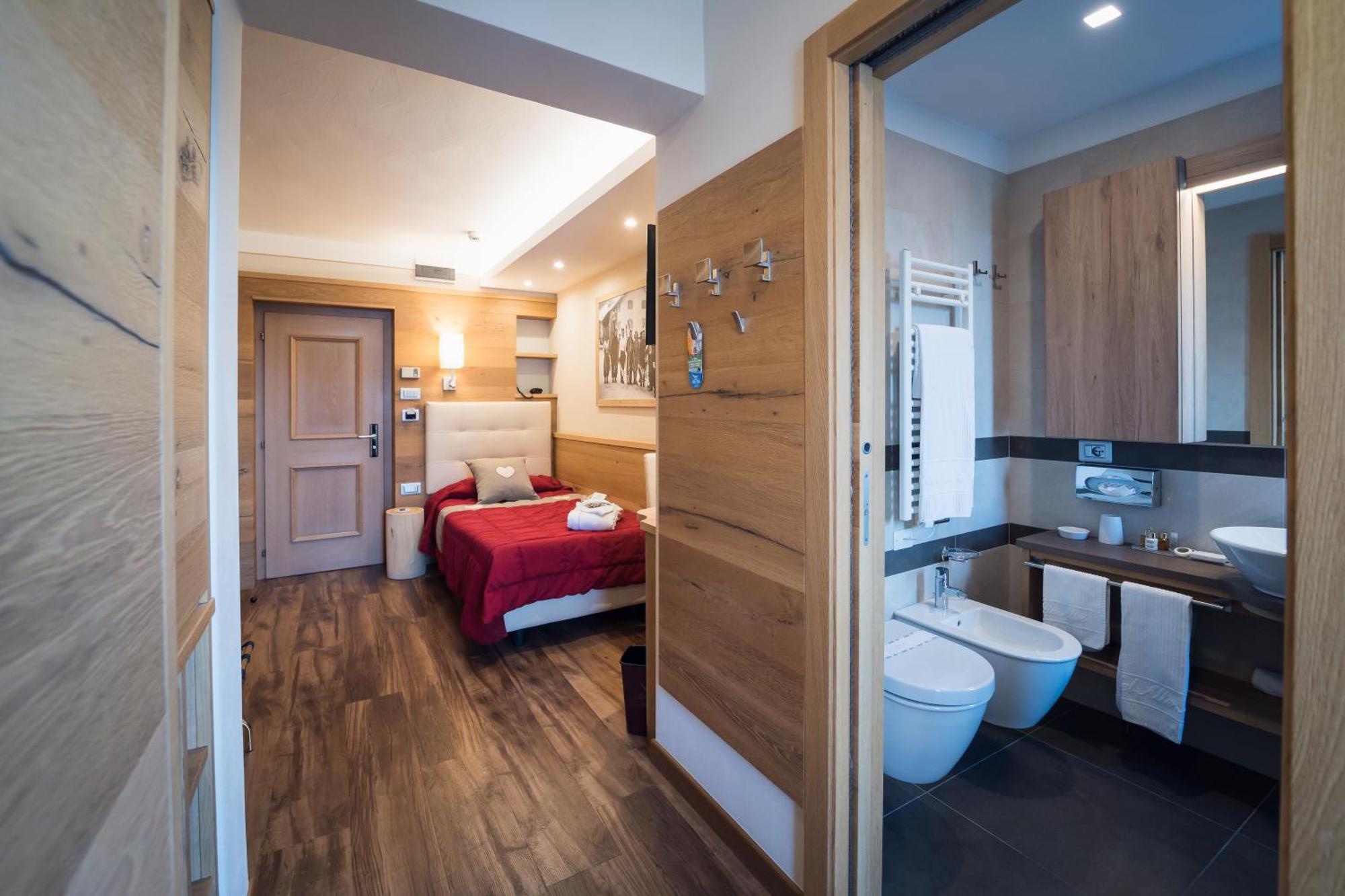 Hotel Alle Alpi Моена Екстериор снимка