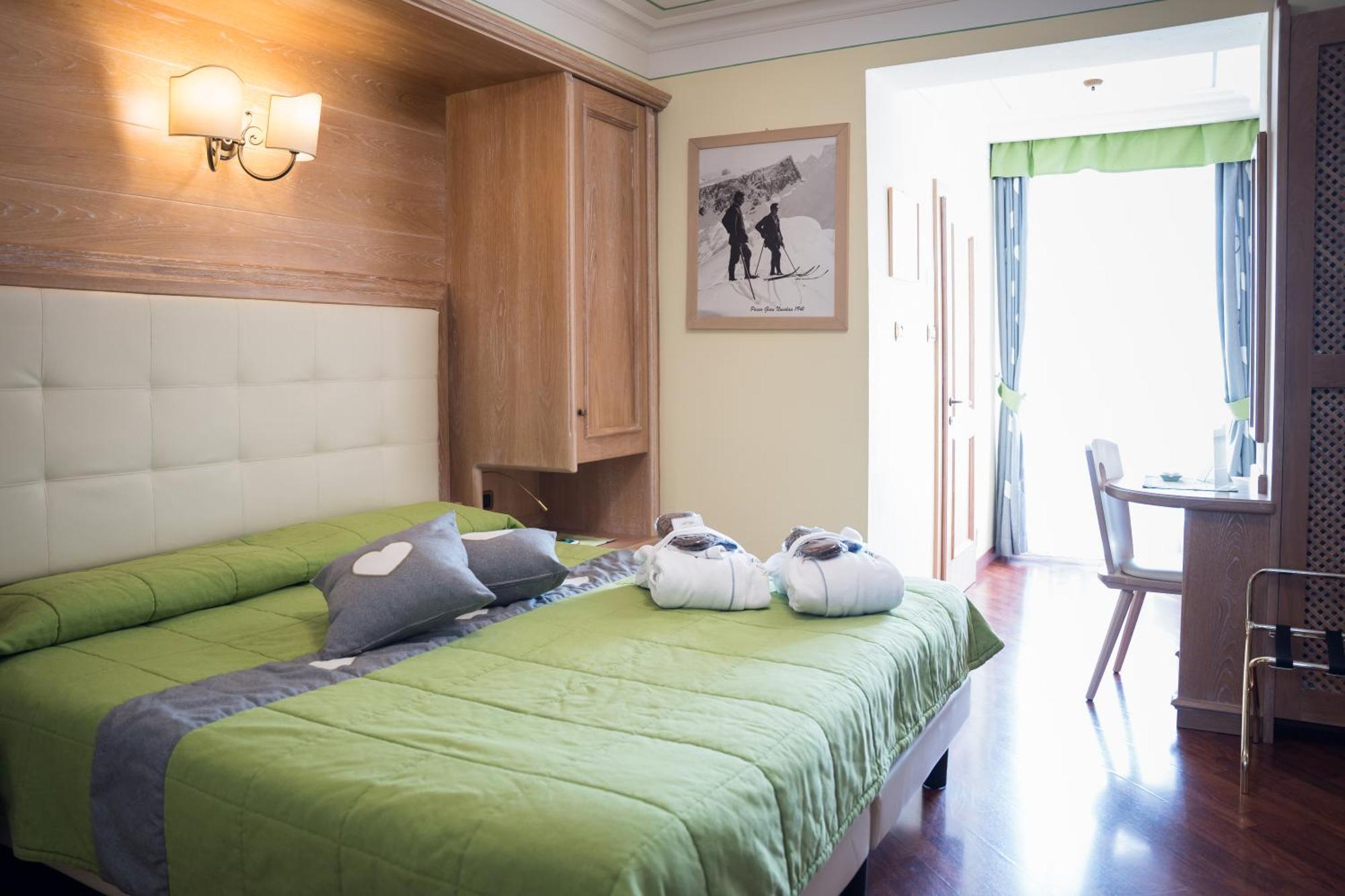Hotel Alle Alpi Моена Екстериор снимка